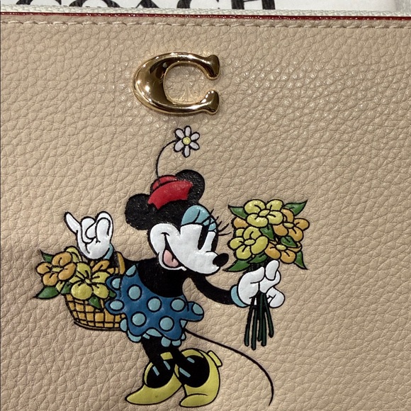 Coach Cream Wallet with Minnie Mouse Design NWT NIB - Picture 2 of 7